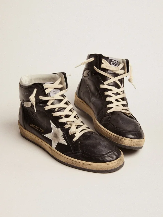 Sky-Star in pelle nappa nera con stella in pelle bianca