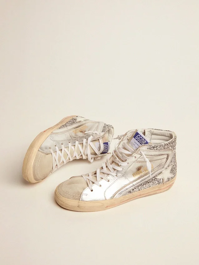 Slide da donna con tomaia in pelle laminata e glitter argento