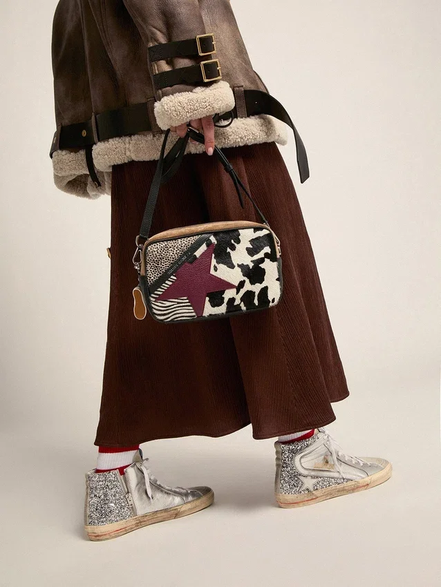 Slide da donna con tomaia in pelle laminata e glitter argento