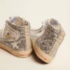 Slide da donna con tomaia in pelle laminata e glitter argento