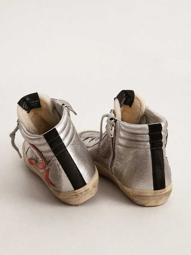 Slide da donna con tomaia in pelle metallizzata argento e inserti in pelle metallizzata rossa