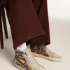 Slide da donna in pelle di pony con stampa leopardata e stella in pelle argentata