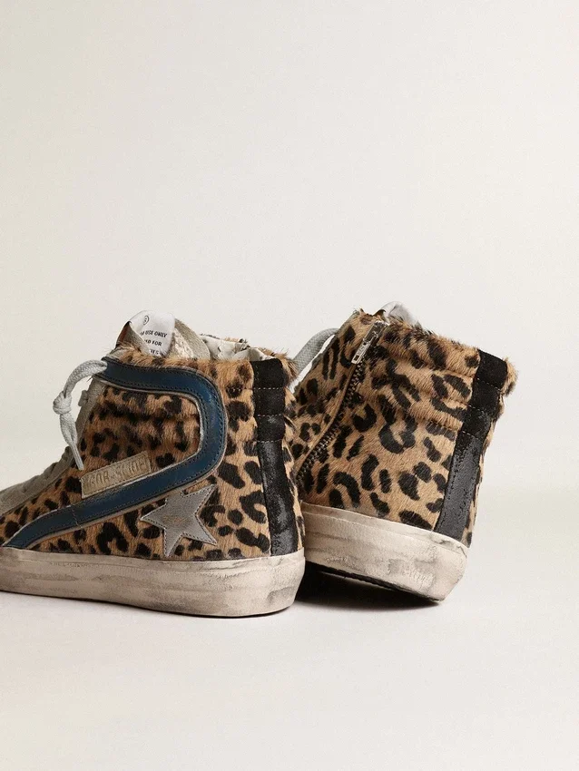 Slide da donna in pelle di pony con stampa leopardata e stella in pelle argentata