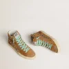 Slide da donna in pelle scamosciata color ocra con stella in pelle color tabacco