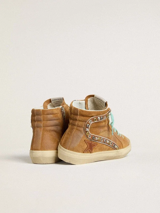 Slide da donna in pelle scamosciata color ocra con stella in pelle color tabacco