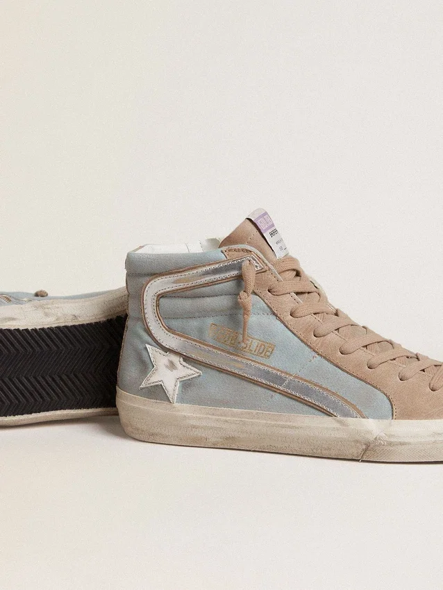 Slide da uomo in tela azzurra con inserto in pelle metallizzata argento