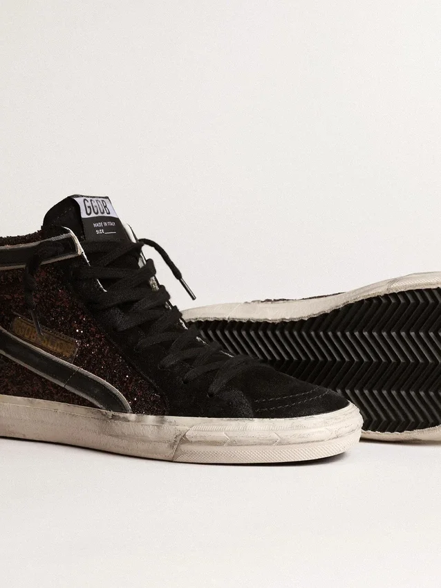 Slide in glitter marrone con stella in pelle nera e dettagli luccicanti