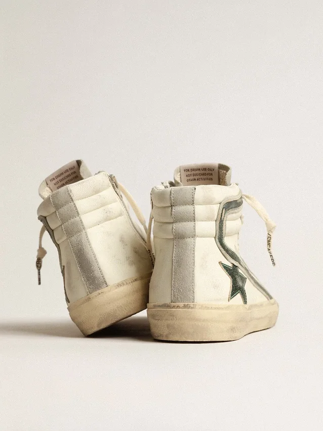 Slide in nappa beige con stella e striscia in pelle laminata verde