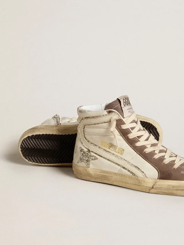 Slide in nappa con stella glitterata e inserti in vernice