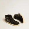 Slide in pelle con stella nera e cristalli Swarovski