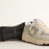 Sneaker da donna con Running Sole impreziosita da cristalli Swarovski e stella color avorio