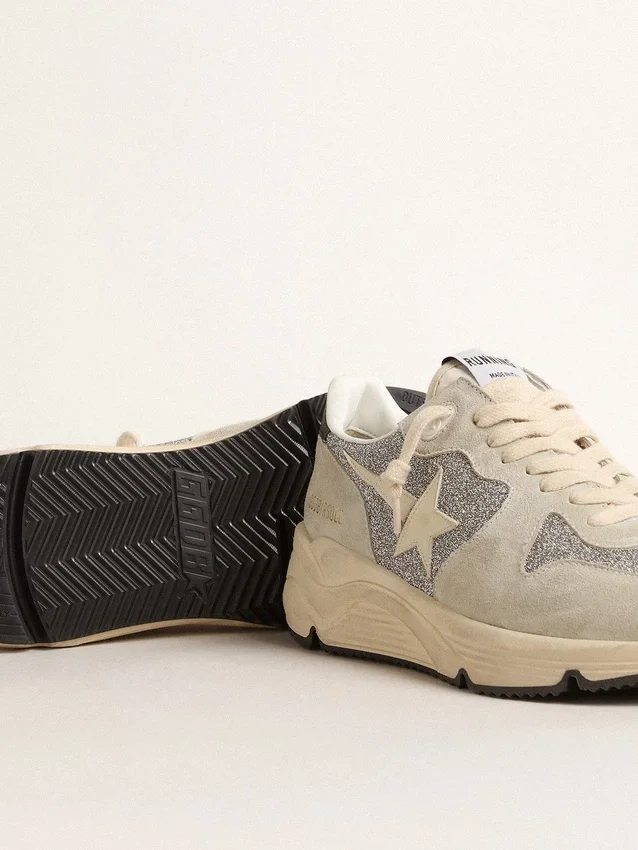 Sneaker da donna con Running Sole impreziosita da cristalli Swarovski e stella color avorio