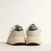 Sneaker da donna con Running Sole impreziosita da cristalli Swarovski e stella color avorio