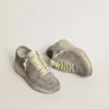 Sneaker da donna con Running Sole in pelle scamosciata grigia, stella in pelle scamosciata grigia e linguetta sul tallone