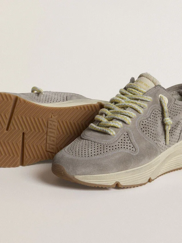 Sneaker da donna con Running Sole in pelle scamosciata grigia, stella in pelle scamosciata grigia e linguetta sul tallone