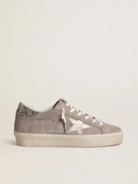 Sneakers Hi Star da donna in pelle scamosciata beige con stella in pelle laminata e linguetta del tacco glitterata
