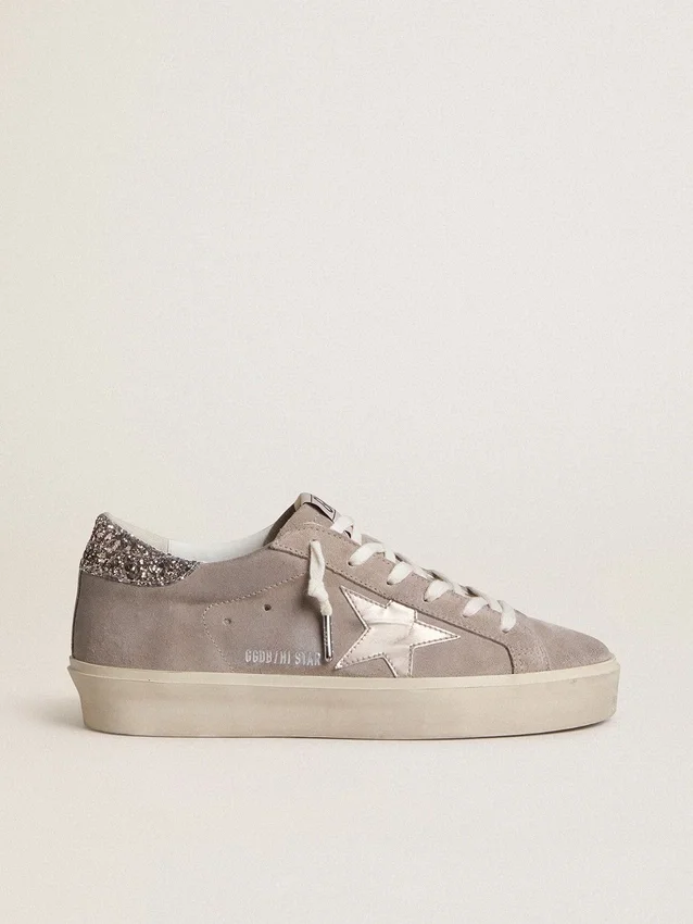 Sneakers Hi Star da donna in pelle scamosciata beige con stella in pelle laminata e linguetta del tacco glitterata