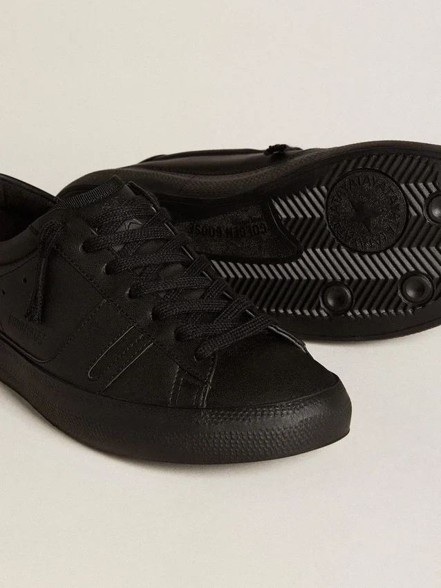 Sneakers sostenibili Yatay modello 1B con tomaia a base biologica e Y nera