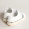 Sneakers sostenibili Yatay modello 1B con tomaia bianca a base biologica e glitter riciclati argentati Y