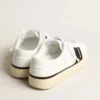Sneakers sostenibili Yatay Modello 1B con tomaia bianca a base biologica e Y nera