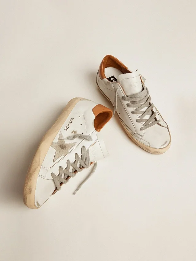 Sneakers Super-Star da donna con stella in pelle scamosciata e linguetta marrone sul tallone