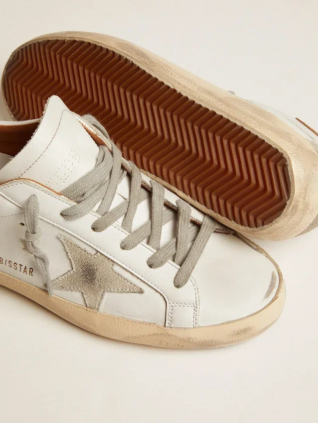 Sneakers Super-Star da donna con stella in pelle scamosciata e linguetta marrone sul tallone
