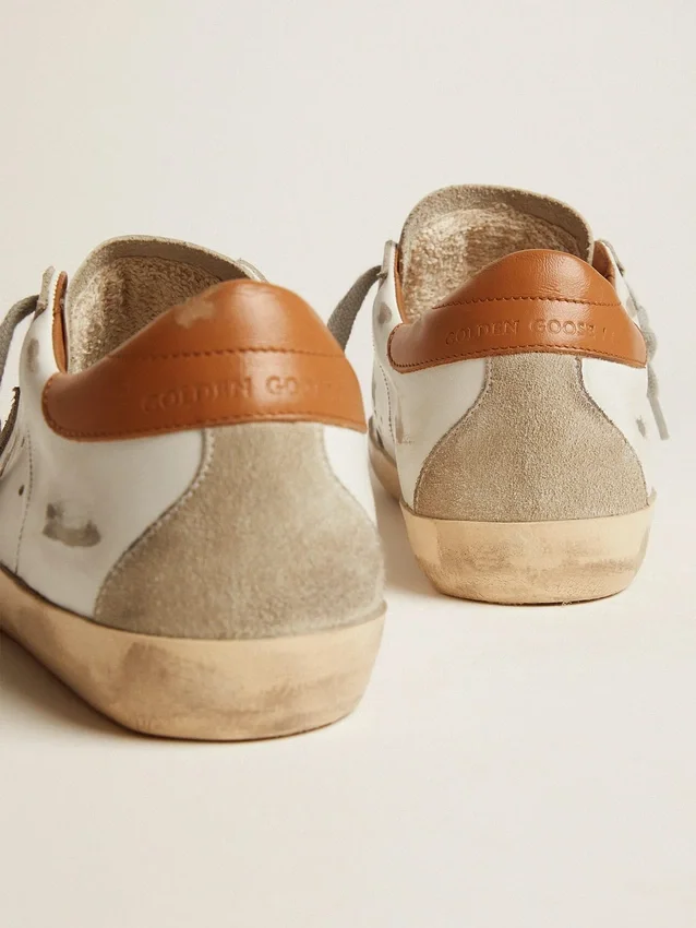 Sneakers Super-Star da donna con stella in pelle scamosciata e linguetta marrone sul tallone