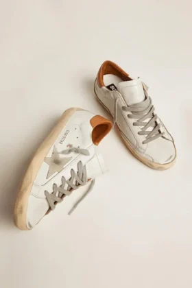 Sneakers Super-Star da uomo con stella in pelle scamosciata e linguetta marrone sul tallone