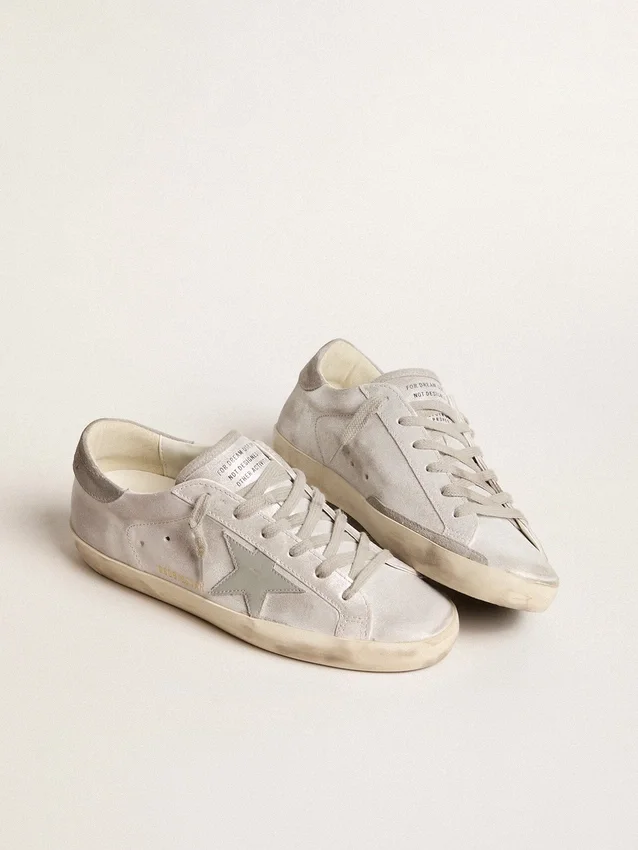Sneakers Super-Star in pelle grigio-bianca con effetto glitter e stella in pelle
