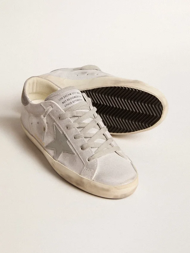 Sneakers Super-Star in pelle grigio-bianca con effetto glitter e stella in pelle