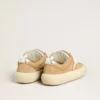 Space-Star Cube da donna in pelle scamosciata color tabacco con stella traforata