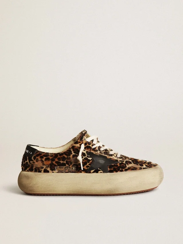 Space-Star da donna in pelle di pony con stampa leopardata e stella nera