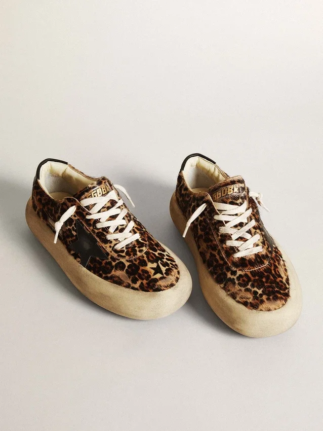 Space-Star da donna in pelle di pony con stampa leopardata e stella nera