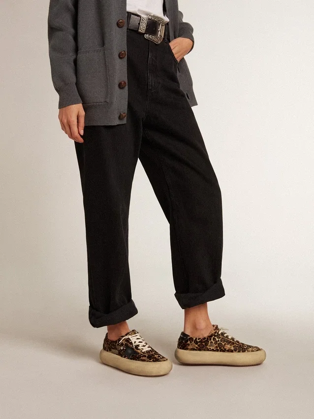 Space-Star da donna in pelle di pony con stampa leopardata e stella nera