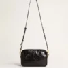 Star Bag in pelle nera lucida con stella tono su tono
