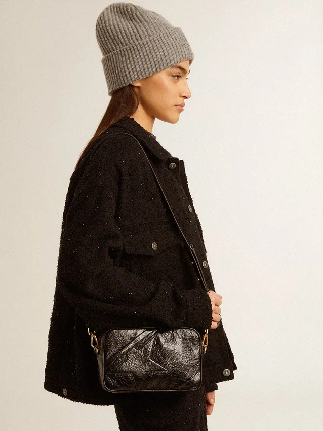 Star Bag in pelle nera lucida con stella tono su tono