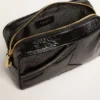 Star Bag in pelle nera lucida con stella tono su tono