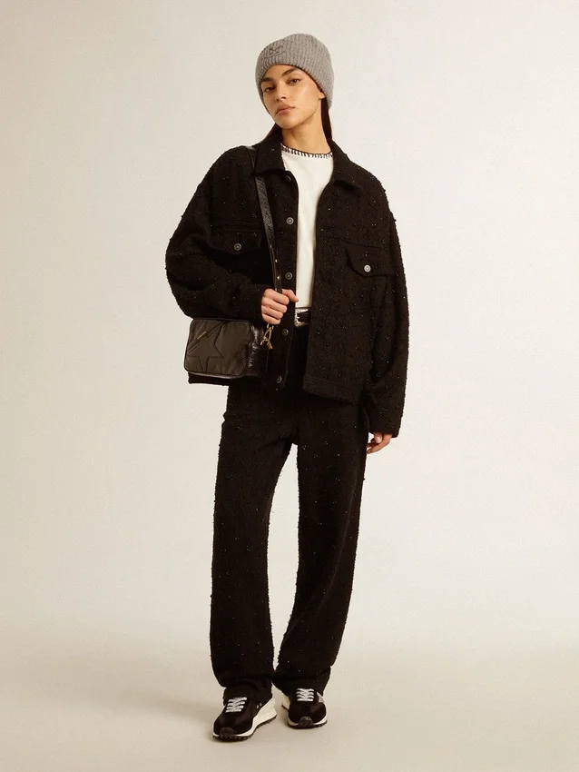Star Bag in pelle nera lucida con stella tono su tono