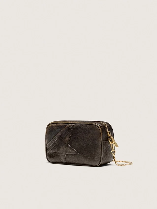 Star Bag Mini in pelle marrone scuro invecchiata con stella tono su tono
