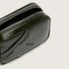 Star Bag Mini in pelle nera con stella tono su tono