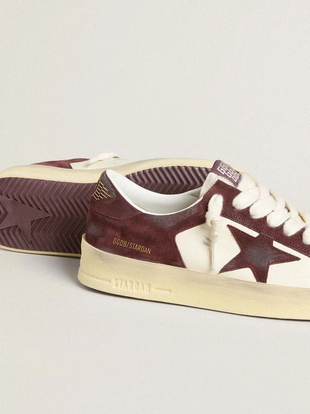 Stardan da donna in nappa bianca con stella e linguetta sul tallone in pelle scamosciata bordeaux
