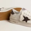 Stardan da donna in pelle bianca con stella glitterata marrone e linguetta sul tallone