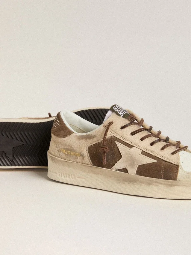 Stardan da donna in pelle scamosciata verde militare e pelle di pony beige con stella in pelle scamosciata beige