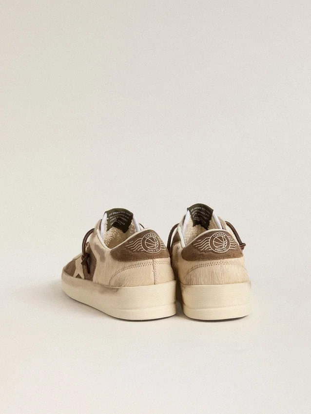 Stardan da donna in pelle scamosciata verde militare e pelle di pony beige con stella in pelle scamosciata beige