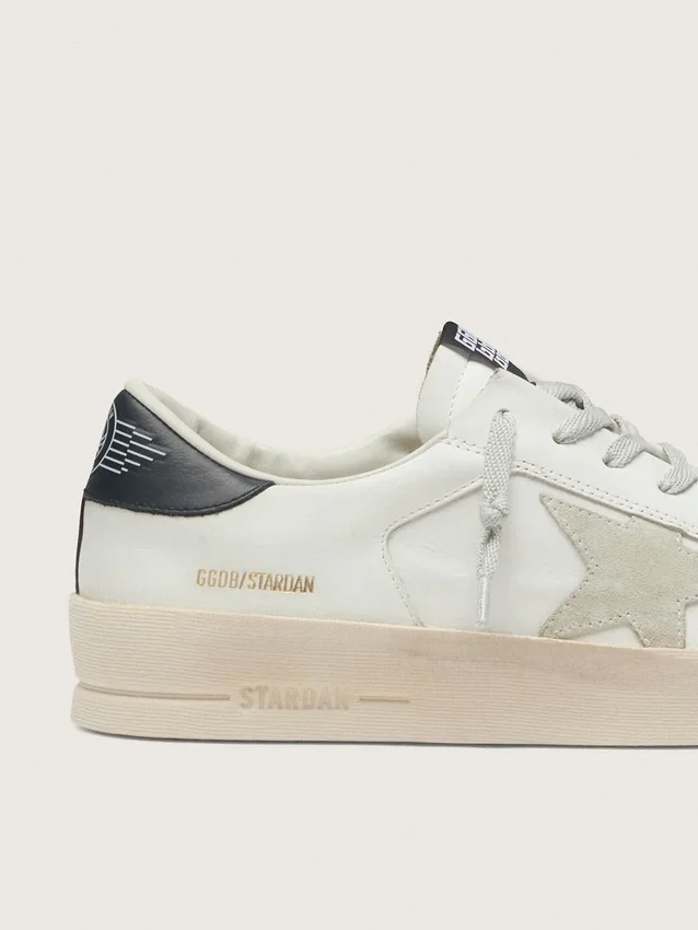 Stardan da uomo con stella in pelle scamosciata grigio ghiaccio e linguetta sul tallone blu navy
