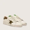 Stardan da uomo in pelle bianca con stella e linguetta sul tallone in pelle con stampa serpente verde militare