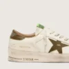 Stardan da uomo in pelle bianca con stella e linguetta sul tallone in pelle con stampa serpente verde militare