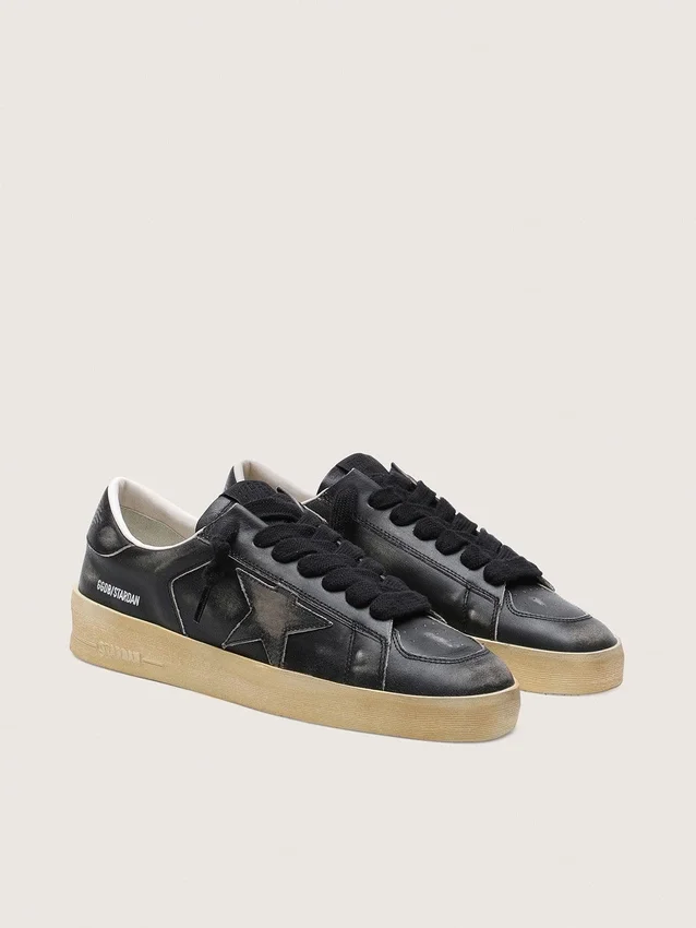 Stardan da uomo in pelle nera con stella e linguetta sul tallone in pelle nera