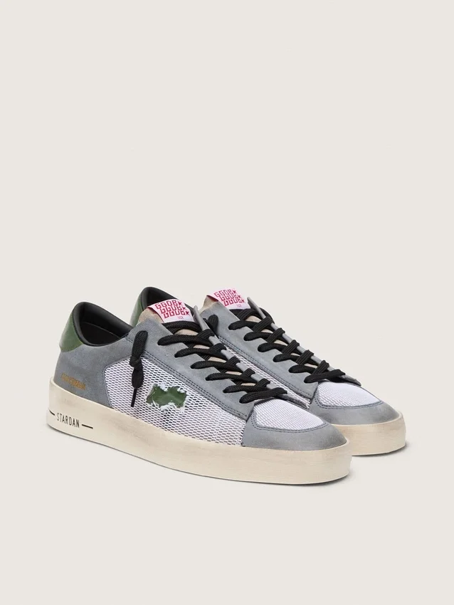 Stardan da uomo in pelle scamosciata blu polvere con stella in pelle verde e linguetta sul tallone