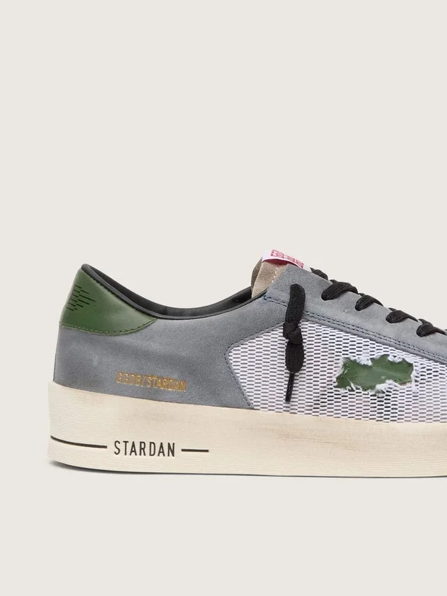 Stardan da uomo in pelle scamosciata blu polvere con stella in pelle verde e linguetta sul tallone